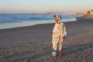 Alternative view of crazy coconuts - קרייזי קוקונטס